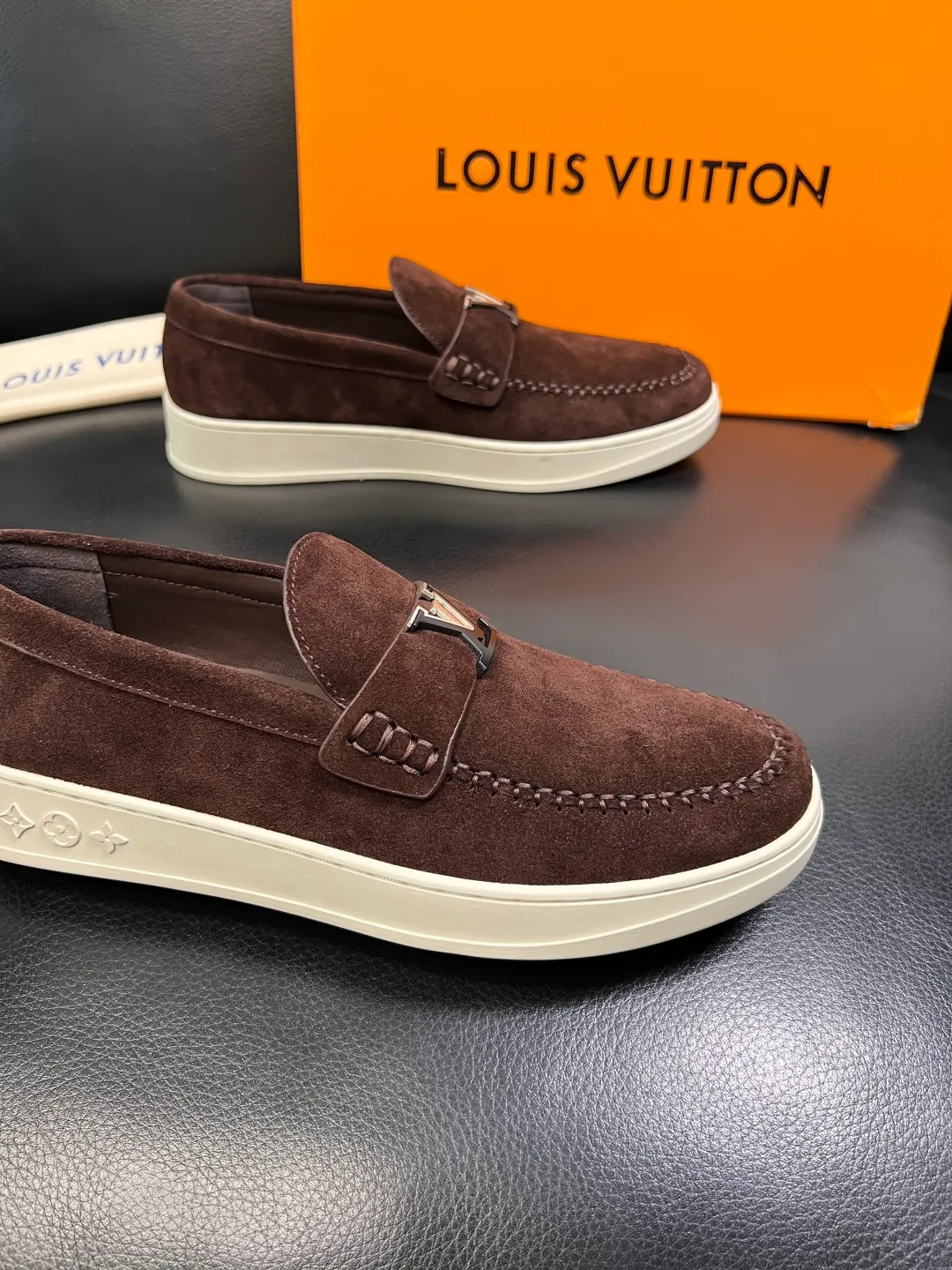 Men's shoes 💰740 Lv high quality top crafts Louis Vuitton, sports sneakers counter synchronization, uppers imported from Italy, high-quality splicing colorful complex crafts, imported mesh pads soft and comfortable, soles: original soles specially provided by the original factory, T men's shoes 💰U exclusive movable molded soles super comfortable, original factory single goods, code number 38-44 (customized 45)